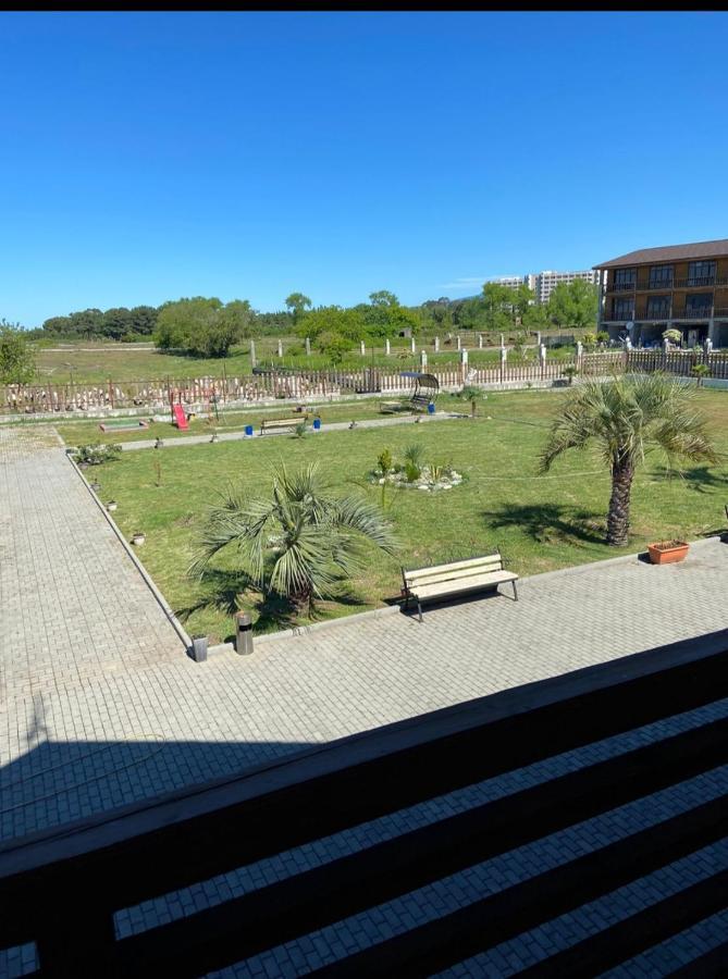 Al Mare Hotel Pizunda Bagian luar foto