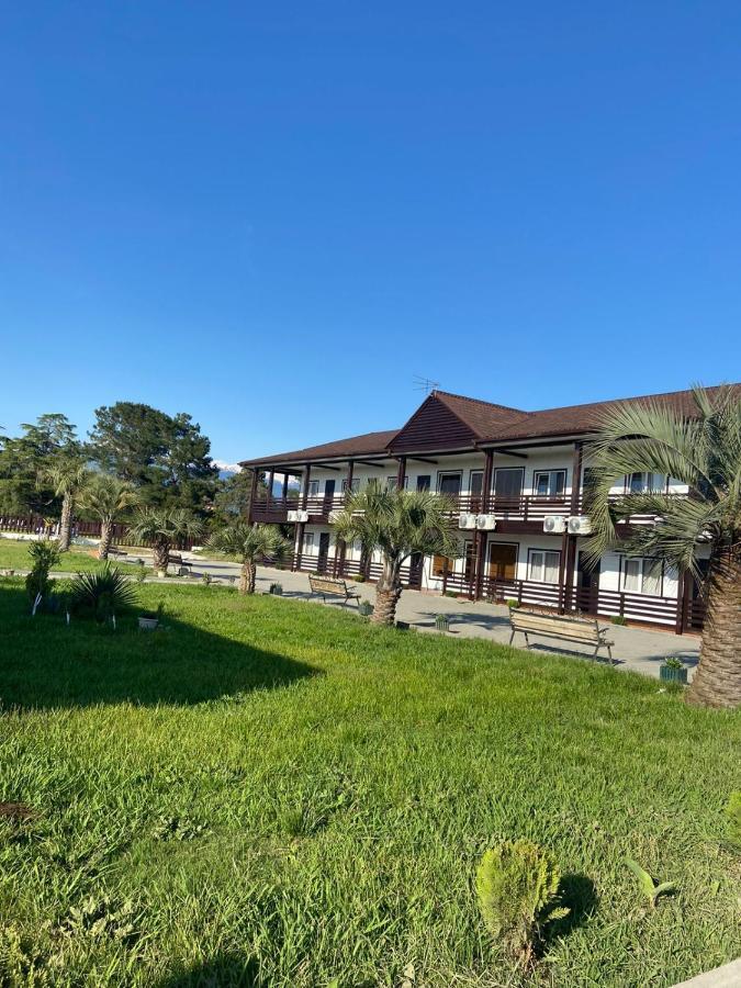 Al Mare Hotel Pizunda Bagian luar foto