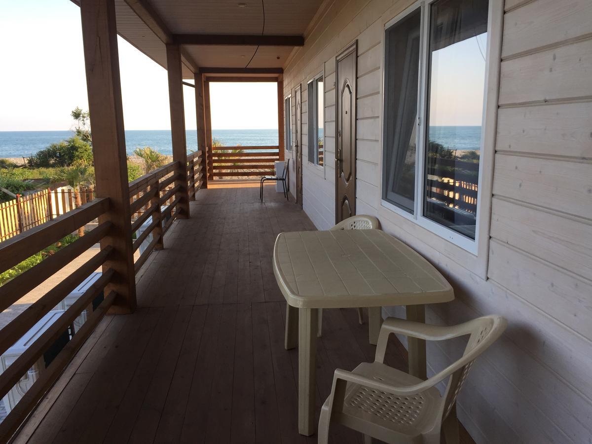 Al Mare Hotel Pizunda Bagian luar foto