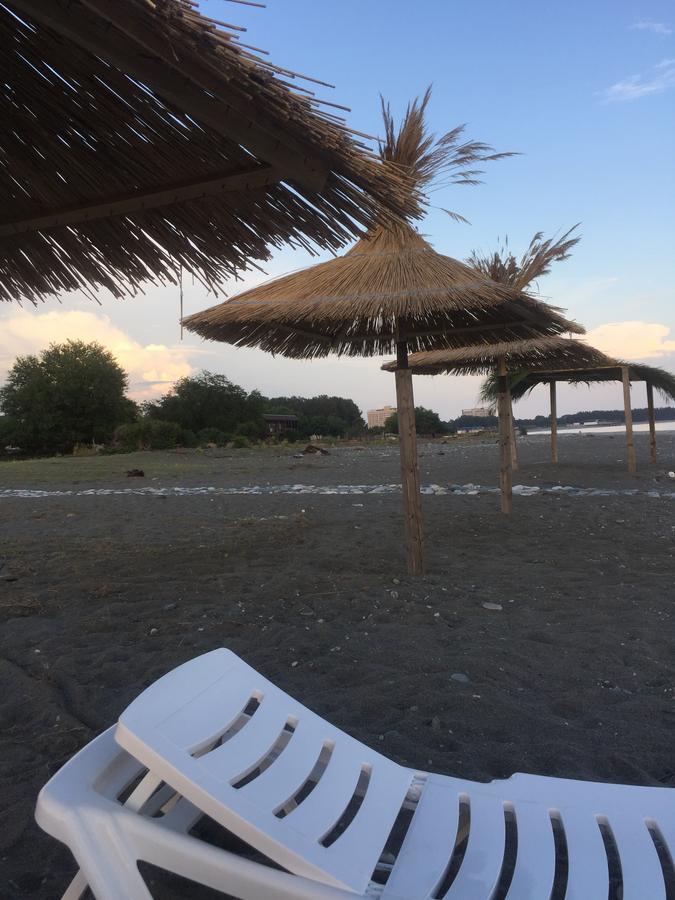 Al Mare Hotel Pizunda Bagian luar foto